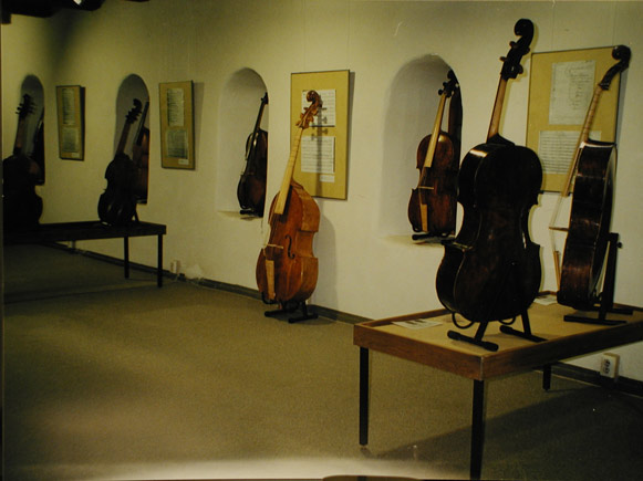 Exhibition historical musical instruments Orpheon Foundation