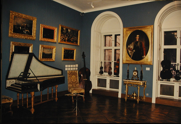 Exhibition historical musical instruments Orpheon Foundation