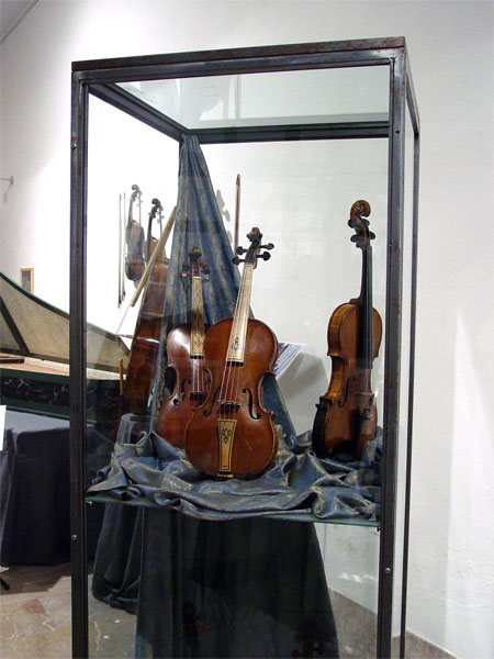 violin Nicolo Amati, Testore, Goffriller