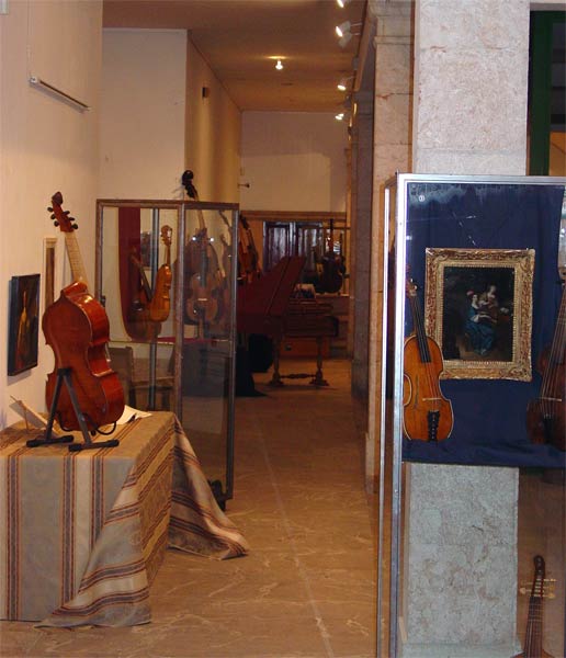 Exhibition historical musical instruments Orpheon Foundation