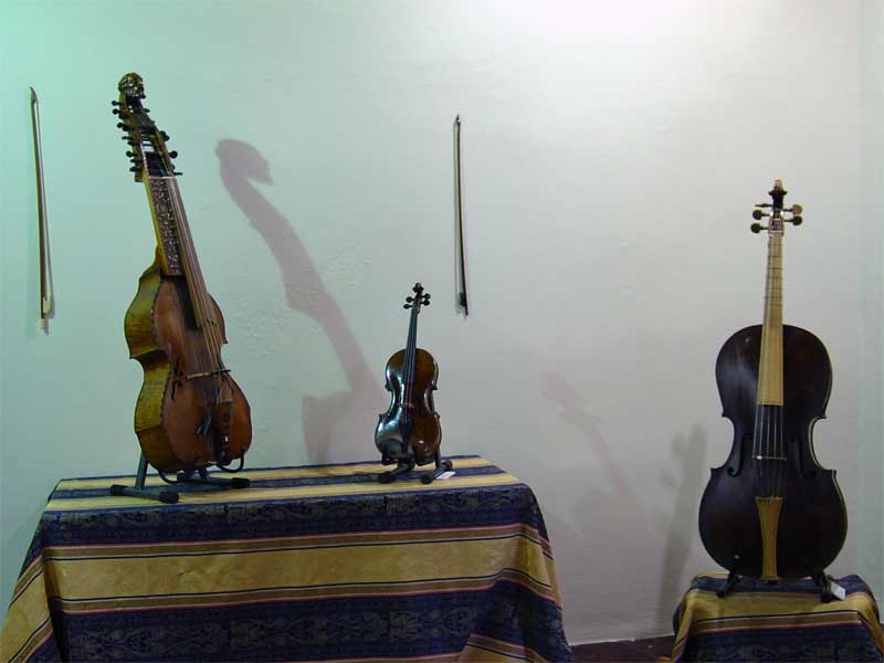 Baryton trio: violoncello by Anton Posch, Vienna, ca. 1700