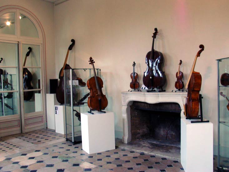 Exhibition historical musical instruments Orpheon Foundation