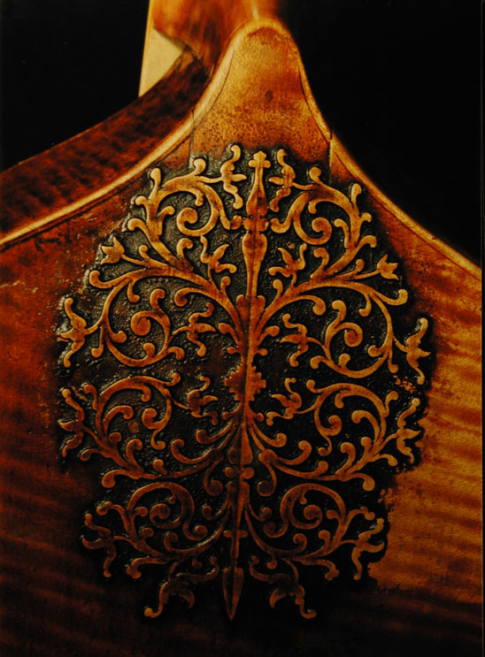 Beautiful baroque links on a viola da gamba by Tielke (1683)