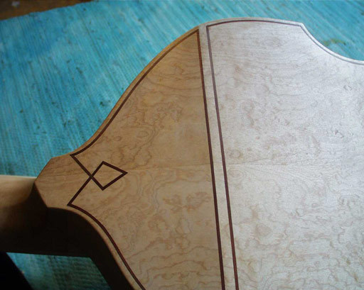 Inlay on the back of the viol