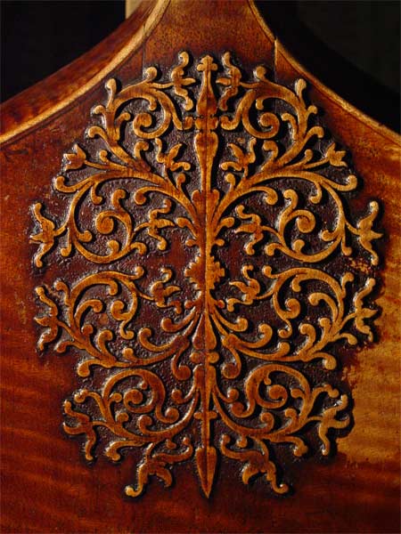 Beautiful baroque links on a viola da gamba by Tielke (1683)