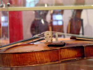 Violin by Aeguidius Kloz