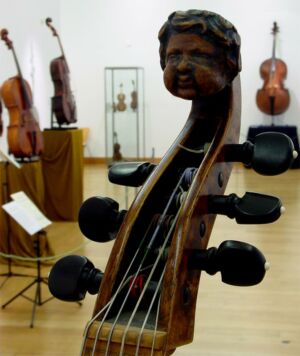 Head of bass viola da gamba