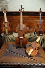 Bologna, 15/06/2020.
San Colombano - Collezione Tagliavini.
Presentazione mostra STILL ALIVE I preziosi strumenti ad arco della Collezione Vázquez. In collaborazione con ORPHEON FOUNDATION - Patrimonio della cultura musicale occidentale. Oltre 200 tra strumenti storici ad arco ed archetti originali provenienti dalla collezione del Prof. José Vàzquez. Gli strumenti, databili dal 1550 al 1780, sono tutti restaurati alle loro condizioni originali.
Foto Paolo Righi