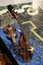 Bologna, 15/06/2020.
San Colombano - Collezione Tagliavini.
Presentazione mostra STILL ALIVE I preziosi strumenti ad arco della Collezione Vázquez. In collaborazione con ORPHEON FOUNDATION - Patrimonio della cultura musicale occidentale. Oltre 200 tra strumenti storici ad arco ed archetti originali provenienti dalla collezione del Prof. José Vàzquez. Gli strumenti, databili dal 1550 al 1780, sono tutti restaurati alle loro condizioni originali.
Foto Paolo Righi