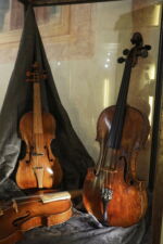 Bologna, 15/06/2020.
San Colombano - Collezione Tagliavini.
Presentazione mostra STILL ALIVE I preziosi strumenti ad arco della Collezione Vázquez. In collaborazione con ORPHEON FOUNDATION - Patrimonio della cultura musicale occidentale. Oltre 200 tra strumenti storici ad arco ed archetti originali provenienti dalla collezione del Prof. José Vàzquez. Gli strumenti, databili dal 1550 al 1780, sono tutti restaurati alle loro condizioni originali.
Foto Paolo Righi