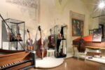 Bologna, 15/06/2020.
San Colombano - Collezione Tagliavini.
Presentazione mostra STILL ALIVE I preziosi strumenti ad arco della Collezione Vázquez. In collaborazione con ORPHEON FOUNDATION - Patrimonio della cultura musicale occidentale. Oltre 200 tra strumenti storici ad arco ed archetti originali provenienti dalla collezione del Prof. José Vàzquez. Gli strumenti, databili dal 1550 al 1780, sono tutti restaurati alle loro condizioni originali.
Foto Paolo Righi