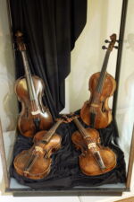 Bologna, 15/06/2020.
San Colombano - Collezione Tagliavini.
Presentazione mostra STILL ALIVE I preziosi strumenti ad arco della Collezione Vázquez. In collaborazione con ORPHEON FOUNDATION - Patrimonio della cultura musicale occidentale. Oltre 200 tra strumenti storici ad arco ed archetti originali provenienti dalla collezione del Prof. José Vàzquez. Gli strumenti, databili dal 1550 al 1780, sono tutti restaurati alle loro condizioni originali.
Foto Paolo Righi