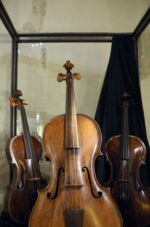 Bologna, 15/06/2020.
San Colombano - Collezione Tagliavini.
Presentazione mostra STILL ALIVE I preziosi strumenti ad arco della Collezione Vázquez. In collaborazione con ORPHEON FOUNDATION - Patrimonio della cultura musicale occidentale. Oltre 200 tra strumenti storici ad arco ed archetti originali provenienti dalla collezione del Prof. José Vàzquez. Gli strumenti, databili dal 1550 al 1780, sono tutti restaurati alle loro condizioni originali.
Foto Paolo Righi