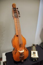 Bologna, 15/06/2020.
San Colombano - Collezione Tagliavini.
Presentazione mostra STILL ALIVE I preziosi strumenti ad arco della Collezione Vázquez. In collaborazione con ORPHEON FOUNDATION - Patrimonio della cultura musicale occidentale. Oltre 200 tra strumenti storici ad arco ed archetti originali provenienti dalla collezione del Prof. José Vàzquez. Gli strumenti, databili dal 1550 al 1780, sono tutti restaurati alle loro condizioni originali.
Foto Paolo Righi