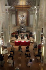 Bologna, 15/06/2020.
San Colombano - Collezione Tagliavini.
Presentazione mostra STILL ALIVE I preziosi strumenti ad arco della Collezione Vázquez. In collaborazione con ORPHEON FOUNDATION - Patrimonio della cultura musicale occidentale. Oltre 200 tra strumenti storici ad arco ed archetti originali provenienti dalla collezione del Prof. José Vàzquez. Gli strumenti, databili dal 1550 al 1780, sono tutti restaurati alle loro condizioni originali.
Fabio Roversi-Monaco Presidente Genus Bononiae. Musei nella città.
José Vázquez Direttore della Orpheon Foundation, proprietario della collezione e curatore della mostra.
Liuwe Tamminga Curatore della Collezione Tagliavini, San Colombano.
Marc Vanscheeuwijck Professore di Musicologia all’Università di Oregon (USA).
Foto Paolo Righi