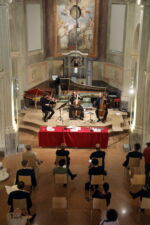 Bologna, 15/06/2020.
San Colombano - Collezione Tagliavini.
Presentazione mostra STILL ALIVE I preziosi strumenti ad arco della Collezione Vázquez. In collaborazione con ORPHEON FOUNDATION - Patrimonio della cultura musicale occidentale. Oltre 200 tra strumenti storici ad arco ed archetti originali provenienti dalla collezione del Prof. José Vàzquez. Gli strumenti, databili dal 1550 al 1780, sono tutti restaurati alle loro condizioni originali.
Fabio Roversi-Monaco Presidente Genus Bononiae. Musei nella città.
José Vázquez Direttore della Orpheon Foundation, proprietario della collezione e curatore della mostra.
Liuwe Tamminga Curatore della Collezione Tagliavini, San Colombano.
Marc Vanscheeuwijck Professore di Musicologia all’Università di Oregon (USA).
Foto Paolo Righi