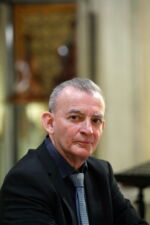 Bologna, 15/06/2020.
San Colombano - Collezione Tagliavini.
Presentazione mostra STILL ALIVE I preziosi strumenti ad arco della Collezione Vázquez. In collaborazione con ORPHEON FOUNDATION - Patrimonio della cultura musicale occidentale. Oltre 200 tra strumenti storici ad arco ed archetti originali provenienti dalla collezione del Prof. José Vàzquez. Gli strumenti, databili dal 1550 al 1780, sono tutti restaurati alle loro condizioni originali.
José Vázquez Direttore della Orpheon Foundation, proprietario della collezione e curatore della mostra.
Foto Paolo Righi